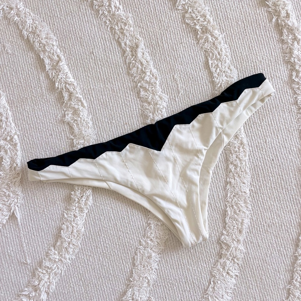 Rare!!! Boys + Arrows Viv the Vixen Bikini Bottom in Jailbait, Size L